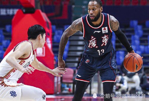 前瞻意甲前瞻：尤文图斯 VS 那不勒斯时间：2023-12-09 03:45尤文图斯目前积33分暂列积分榜第2，距离榜首的国米仅有2分差距，此役球队的抢分战意毋庸置疑，尤文图斯在最近的一轮联赛客场2-1击败蒙扎，各项赛事近9场取得7胜2平的不败战绩，球队近期的整体走势非常稳健，尤其是防线稳固，过去9场比赛尤文图斯多达6场能够零封对手，且期间合计仅失3球。